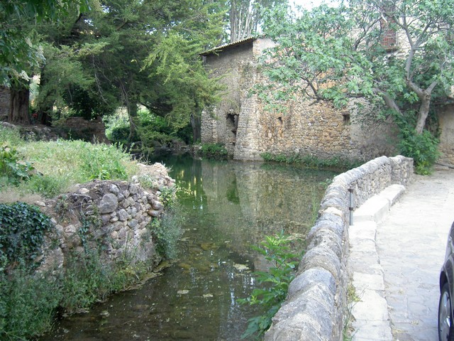 Moli i estany de retenció dels salt d'aigua